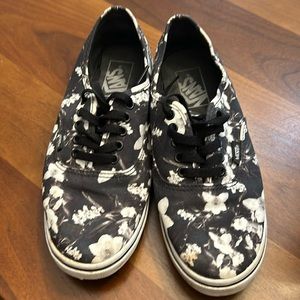 Women black, and white flowered vans